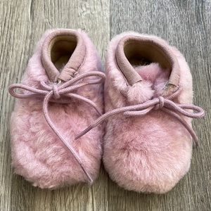 Brand New UGG Australia Kids Infant PUP Rosa Pink Fur Warm Winter Lace Up Shoes